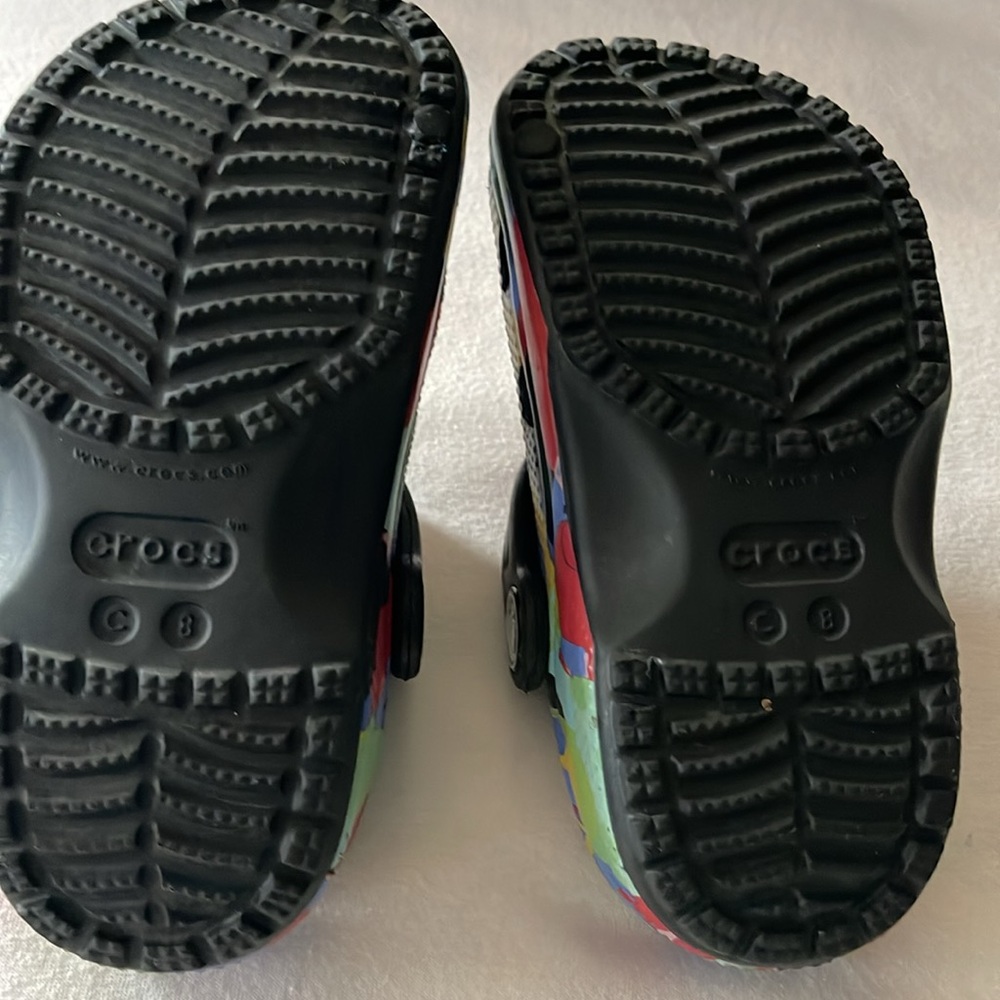 Gently used crocs - Picture 3 of 4